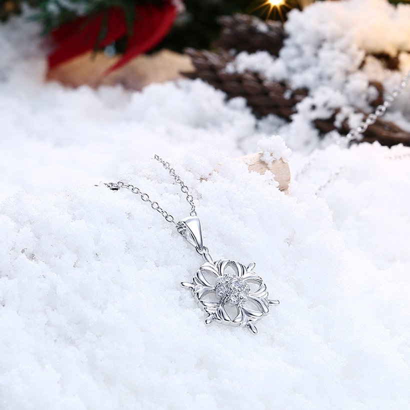 Wholesale Ladies Necklace Creative Snowflake flower Crystal Necklace Pendant Clavicle For Women Fashion Pendant Jewelry Accessories Gift TGGPN402 1