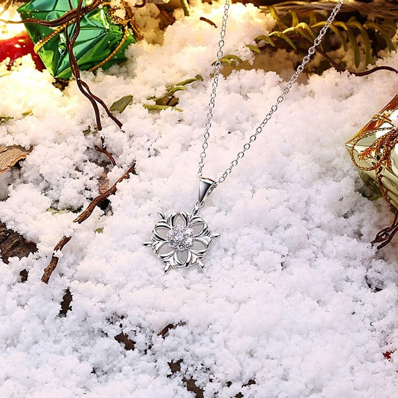 Wholesale Ladies Necklace Creative Snowflake flower Crystal Necklace Pendant Clavicle For Women Fashion Pendant Jewelry Accessories Gift TGGPN402 2
