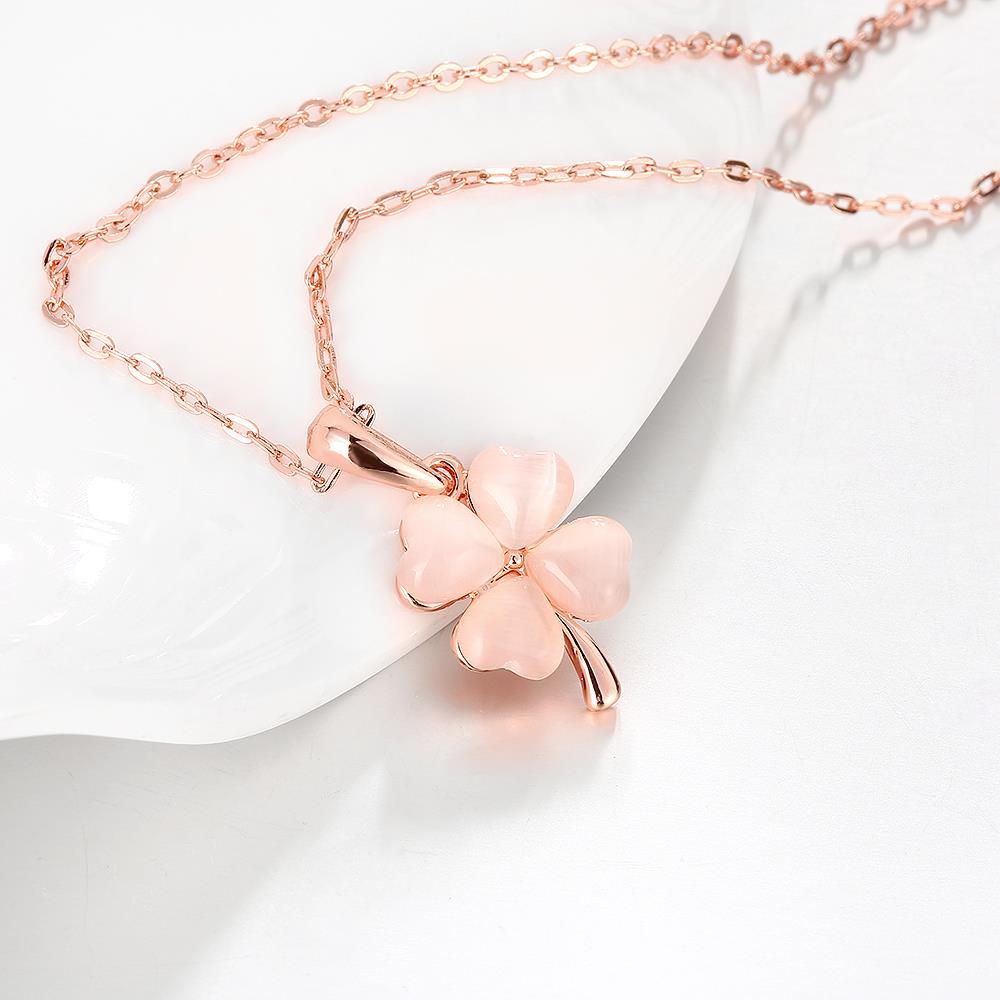 Wholesale Romantic Rose Gold plated chain Necklace new ladies fashion jewelry high quality pink crystal zircon clover pendant necklace TGGPN320 1