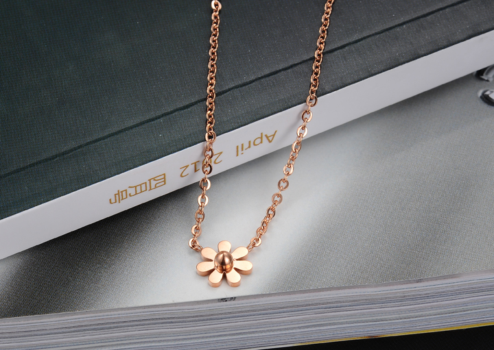 Wholesale Fashion elegant stainless steel rose gold plating daisy Necklace TGSTN128 1