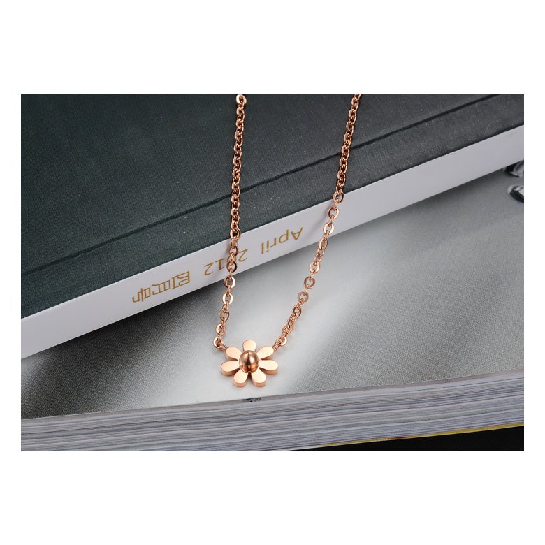 Wholesale Fashion elegant stainless steel rose gold plating daisy Necklace TGSTN128 1