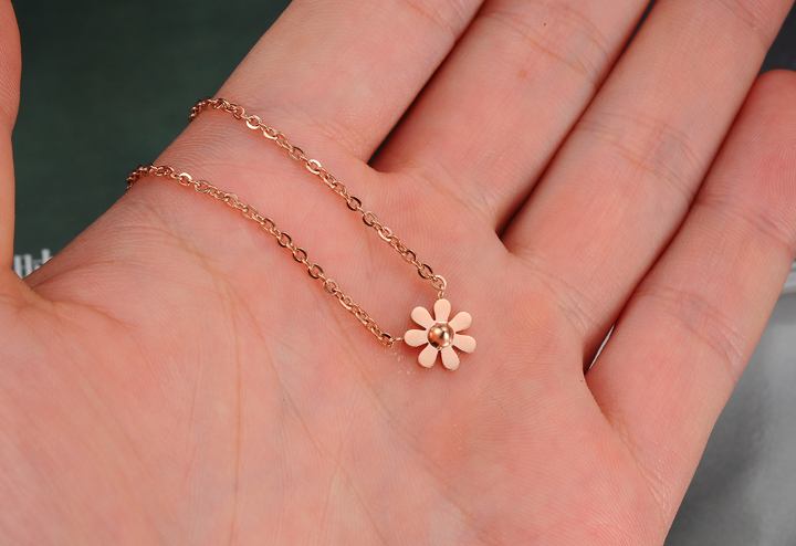 Wholesale Fashion elegant stainless steel rose gold plating daisy Necklace TGSTN128 2