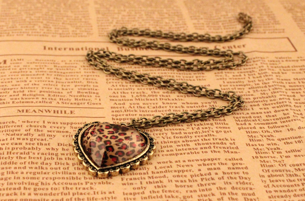 Wholesale Hot Selling Free Shipping Vintage Jewelry Leopard Love Heart Pendant Necklace VGN008 4