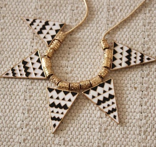 Wholesale  Women Gold-color Punk Necklaces Triangle Black and white corrugated Pendant Necklace Vintage wholesale Jewelry VGN016 0