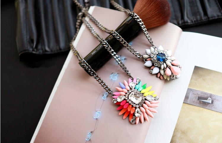 Wholesale Fashion Crystal Necklaces Colorful Crystal Gem Flower Bead Pendant Statement Necklace Choker Collar Necklace for Women VGN022 1