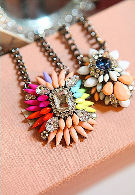 Wholesale Fashion Crystal Necklaces Colorful Crystal Gem Flower Bead Pendant Statement Necklace Choker Collar Necklace for Women VGN022 3