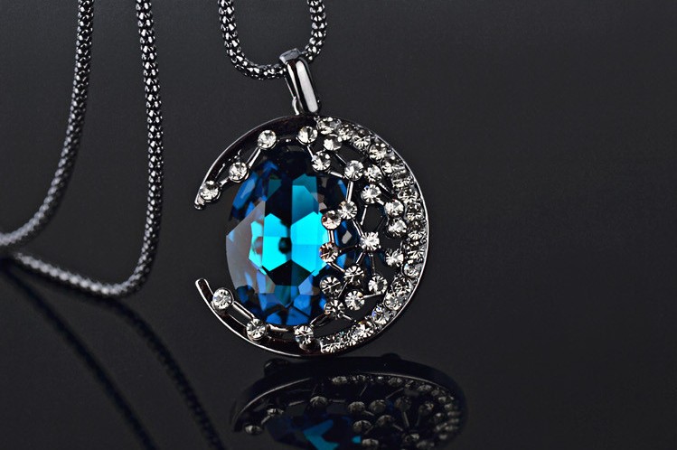 Wholesale Retro circle Hollowed out  sapphire crystal Pendants Necklace For Women Wedding Birthday Gift Jewelry VGN028 6
