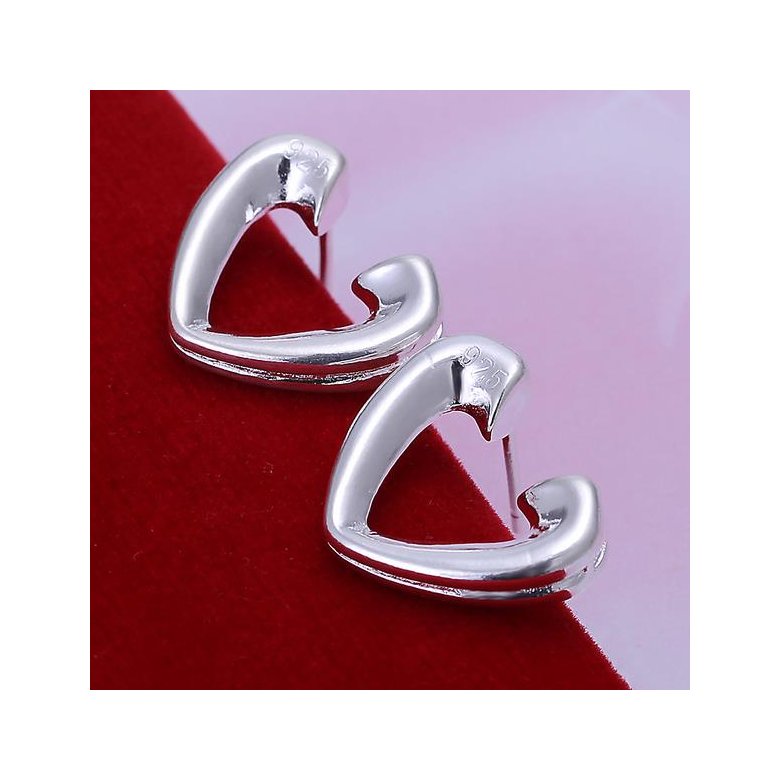 Wholesale Romantic Silver plated Stud Earring For Women Hollow heart shape Stud Earrings Simple Fashion Fine Jewelry Party Student Gift TGSPE144