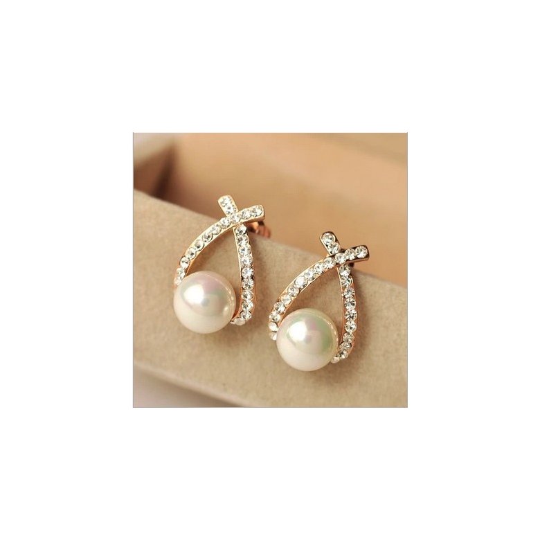 Wholesale 2020 New Fashion Jewelry Simulated Pearl Drop Earrings Cute For Women Shiny Crystal Wedding Jewelry Elegant VGE009