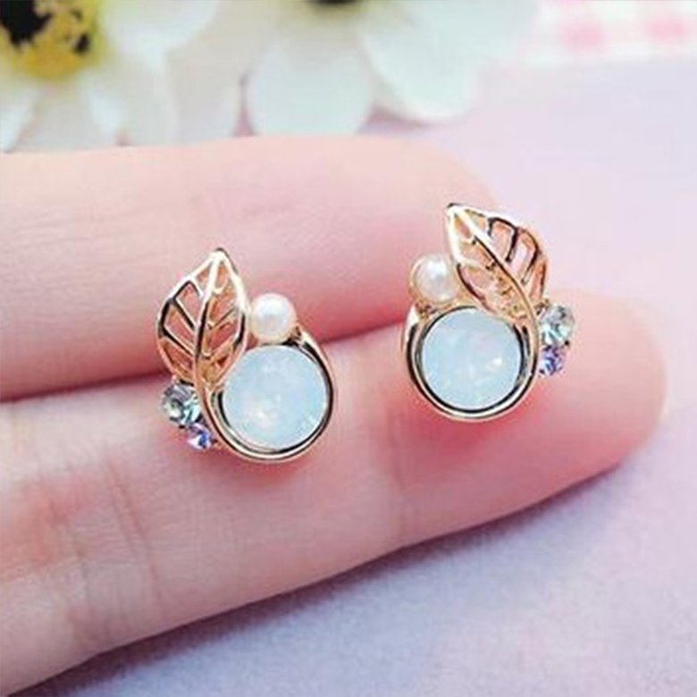 Wholesale Korean Style  Leaves Earrings For Women Fashion Stylish Sweet Cute Stud Earrings Jewelry VGE022