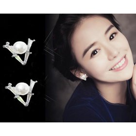 Wholesale shaped Pearl Earrings Female Korean Temperament crystal Earrings Ladies Small Earrings wholesale Jewelry from China VGE172