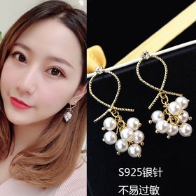 Wholesale 2020 European American new exaggerated fashion rhinestone earrings grape string pearl dangle earrings hipster jewelry gift VGE178