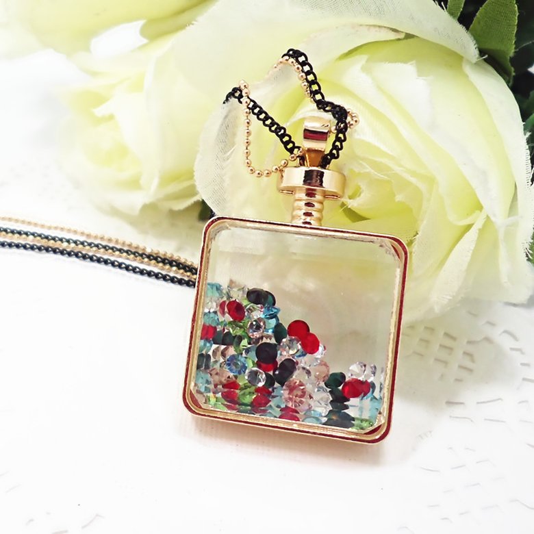 Wholesale Fashion wholesale jewelry form China Rhinestone  Colorful Square Crystal Pendant Necklaces For Women Jewelry VGN019